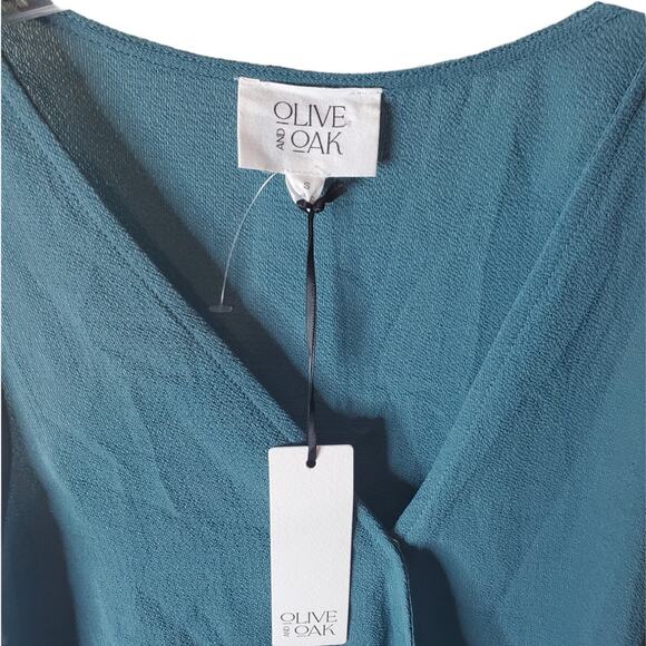 Olive and Oak True Teal V-Neck Crepe Sleeveless Blouse, NWT, Small - Picture 2 of 6